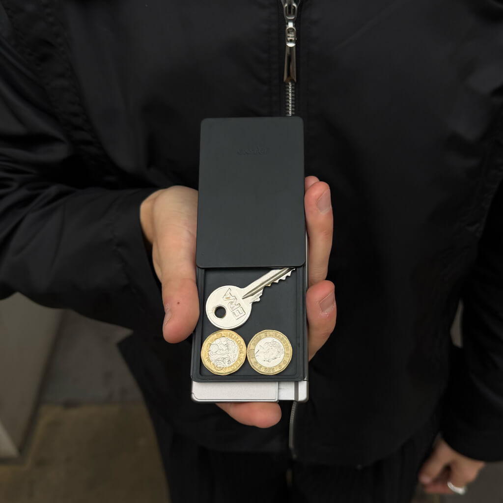 CoinTrayforMagSafe-infograph7_9543f7d9-a09d-412d-8c1f-30cf4fa50630.jpg